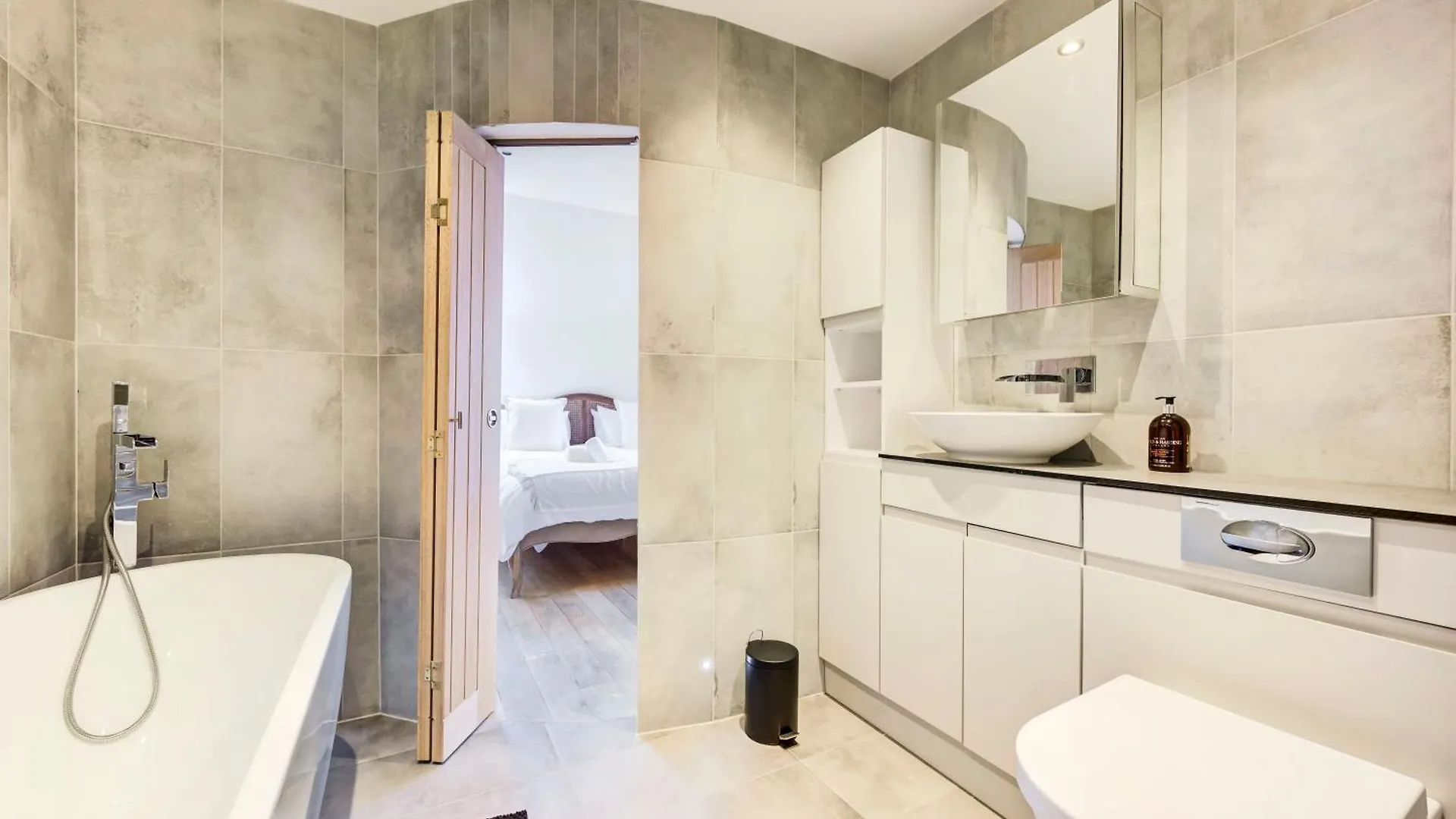 Duplex Apartment Shoreditch - The Living Elite Collection London