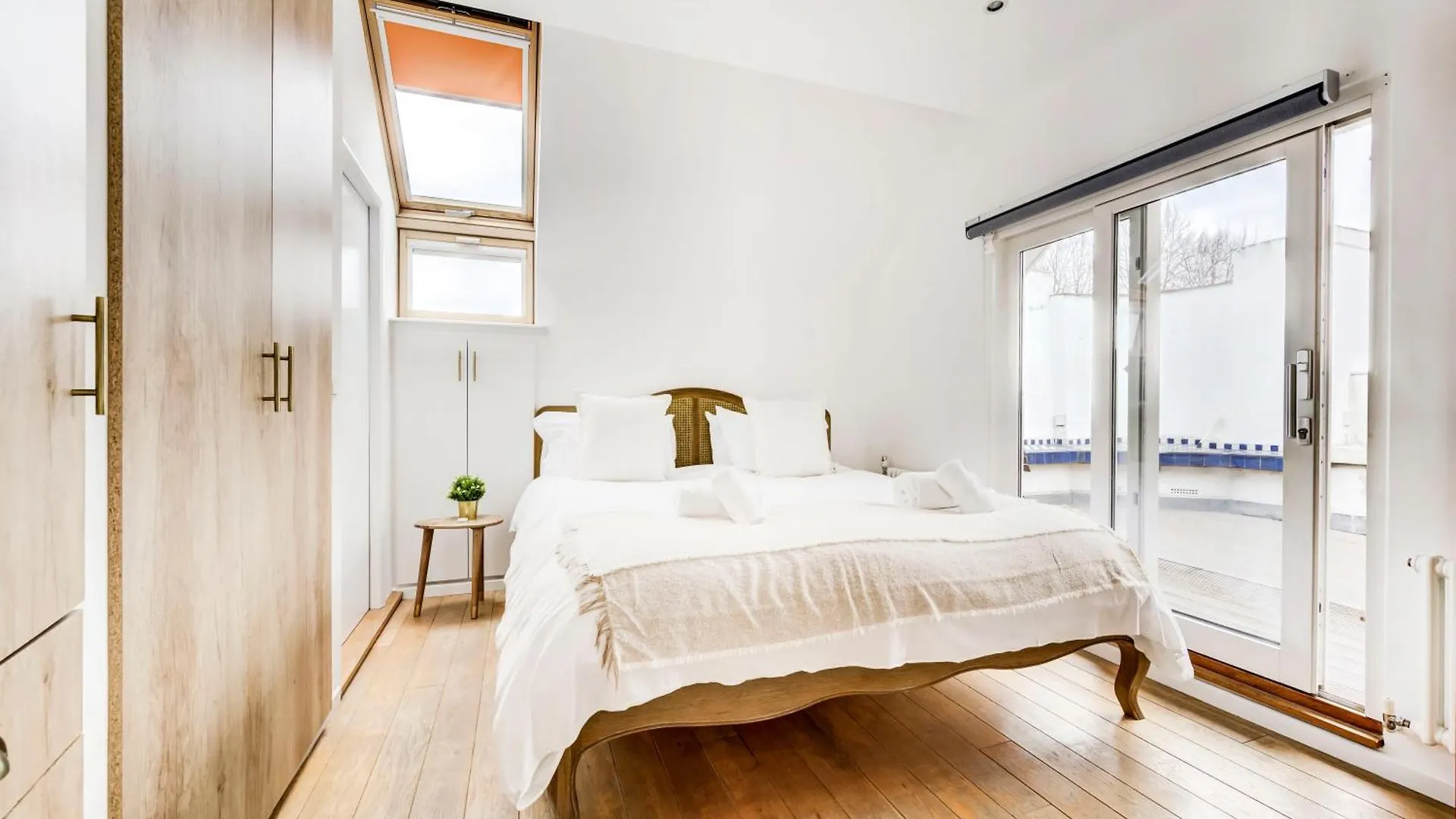 Duplex Apartment Shoreditch - The Living Elite Collection London